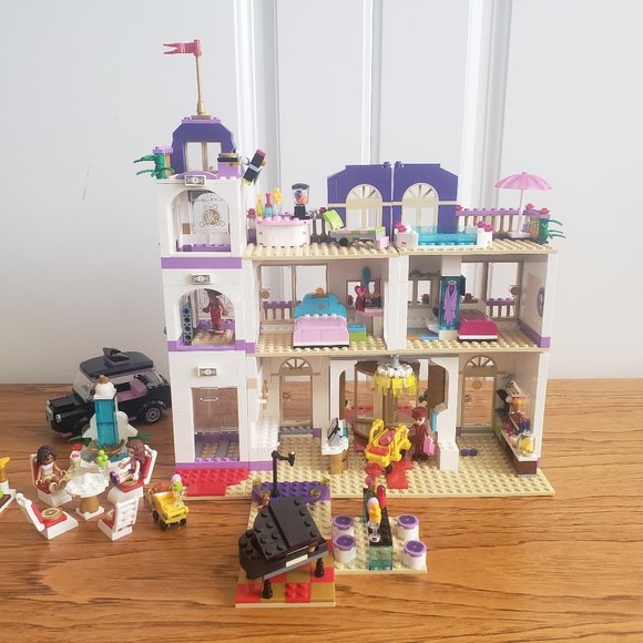 LEGO Friends 41101 Heartlake Grand Hotel **RETIRED**